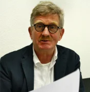 Autor515-tony-ettlin-farbig.jpg